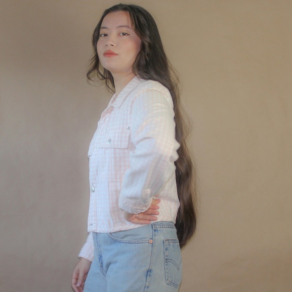 (61) vtg 90s white and pink checkered cropped denim jacket - Picture 3 of 4